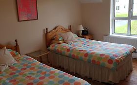 Beautiful 3 Bed Apartment With Balcony Sea View